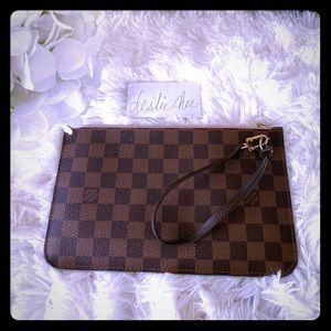 💯 Authentic Neverfull Pouch Rose Ballerine.💗❤️